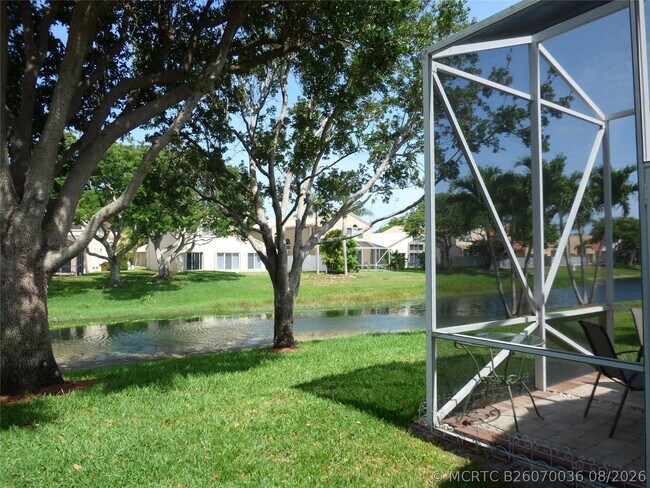 Foto del edificio - 7614 Colony Lake Dr