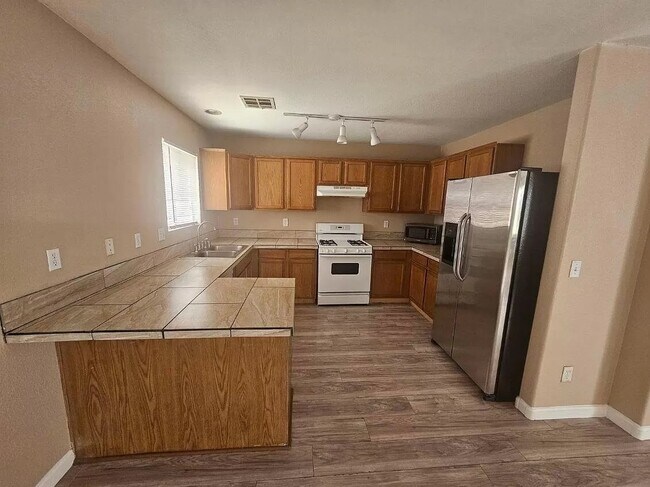 Building Photo - 5926 Stone Hollow Ave