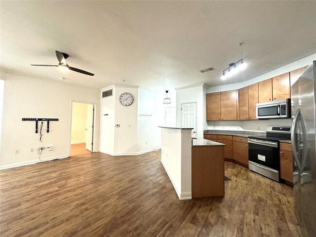 Building Photo - 2502 Leon St