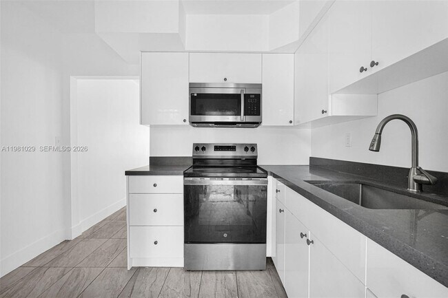 Building Photo - 14600 NE 14th Ave