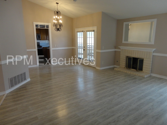 Building Photo - Beautiful 3 + 2 Home Scenic Hills Community