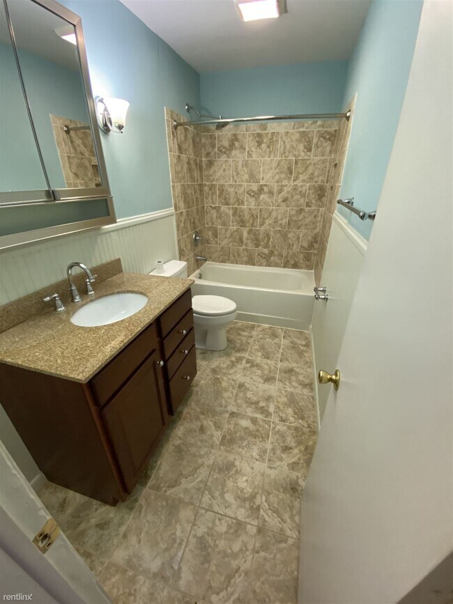 Foto del edificio - 3 br, 1.5 bath Condo - 5232 Castlewood Rd