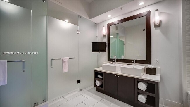 Foto del edificio - 5300 Northwest 87th Avenue Apt #812, Doral...
