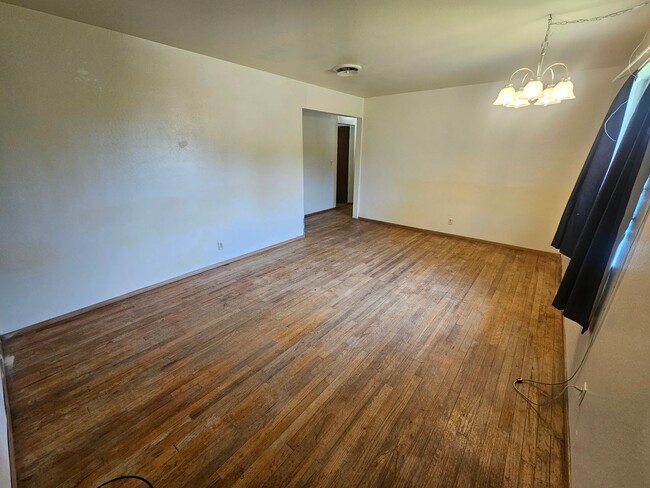 Building Photo - 3 Bedroom 1 Bathroom Home For Rent in Tehama!