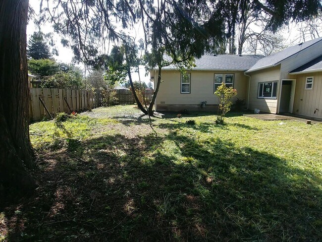 Building Photo - 2-Bedroom 1-Bathrrom Single Family Home