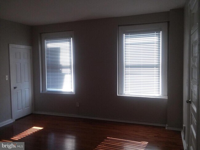 Foto del edificio - 2012 Mt Royal Terrace