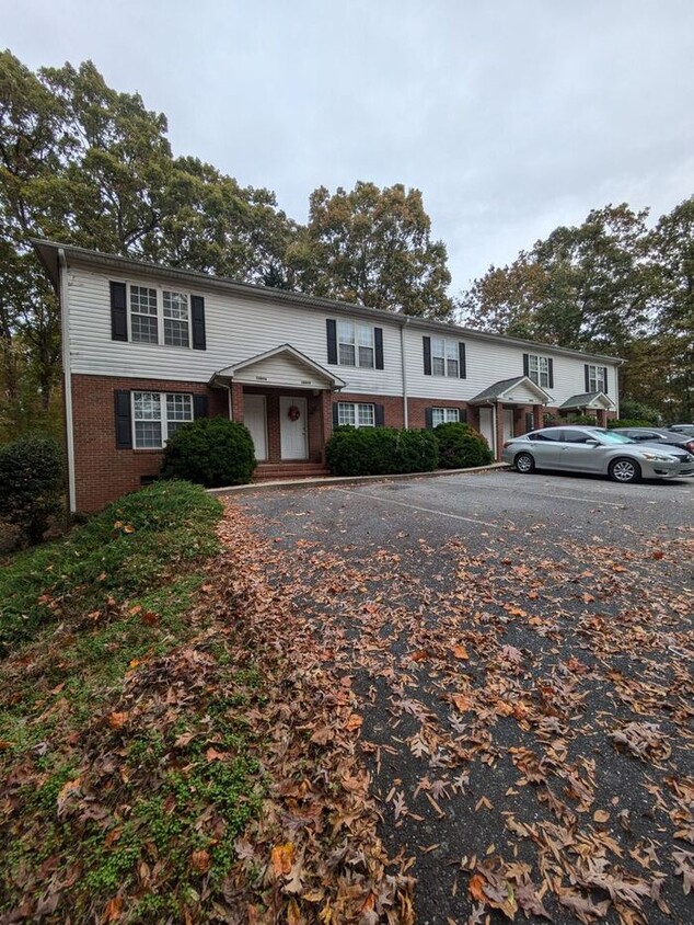 Foto principal - 2BD/1.5 Townhome At Viewpoint in Hickory