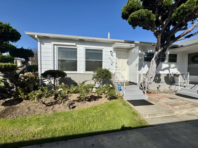 Foto del edificio - 6122 S Fairfax Ave