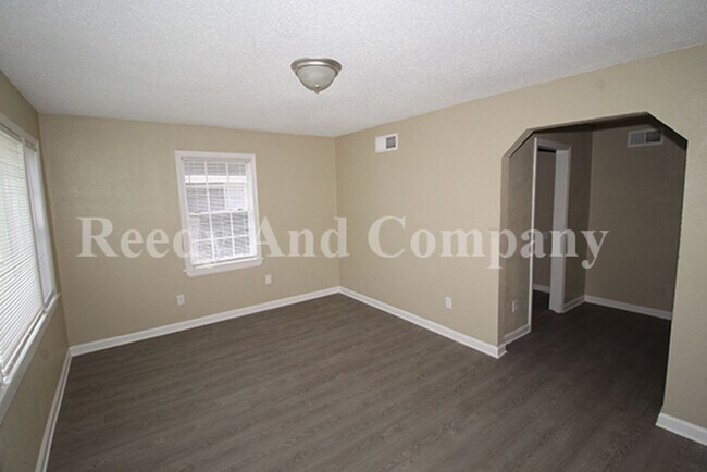 Building Photo - 91 Eastview Dr