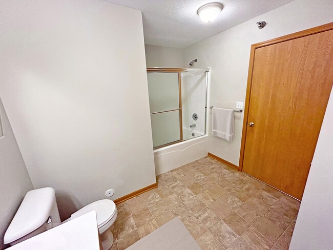 Building Photo - Tiverton Court Apartments