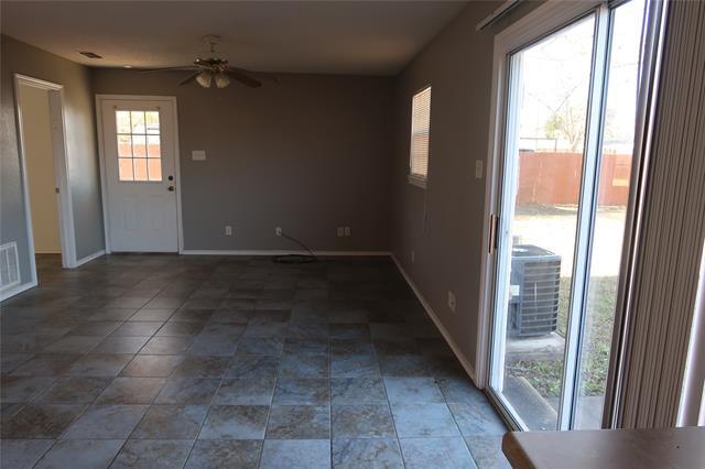 Building Photo - 406 N Denny St