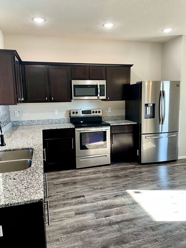 Foto del edificio - Spacious 4 Bedroom located in Bentonville!...
