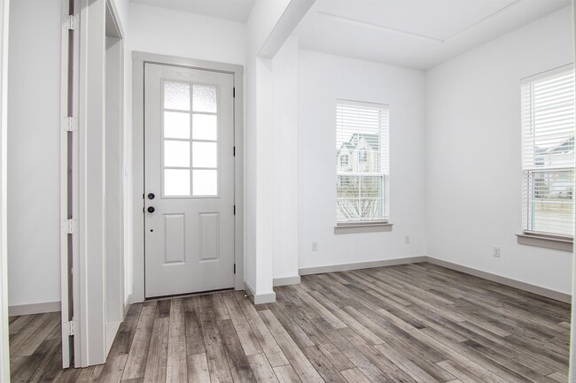 Guest dining room next to main door. - 4549 English Maple Dr