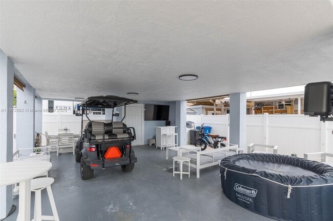 Foto del edificio - 325 Calusa St