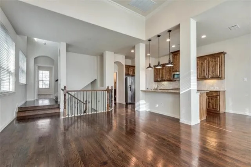 Foto principal - 6460 Naples Dr