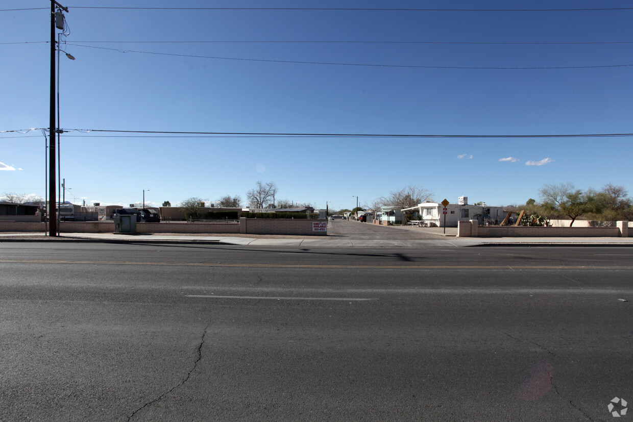 Building Photo - Las Casitas Mobile Home Park