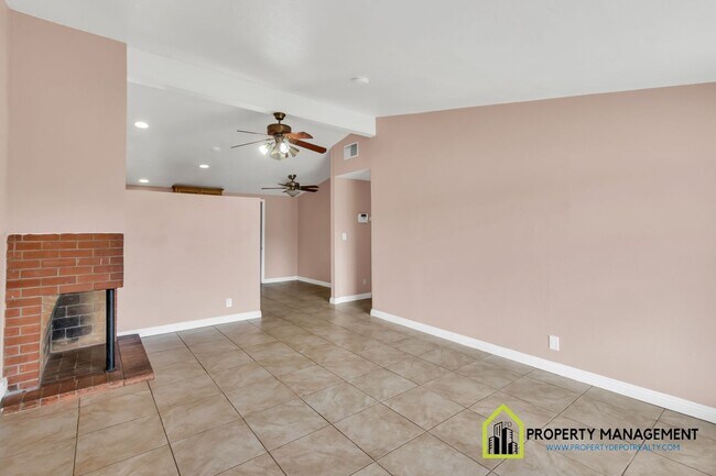 Foto del edificio - Charming 3 Bedroom, 1 Bath Home with Large...