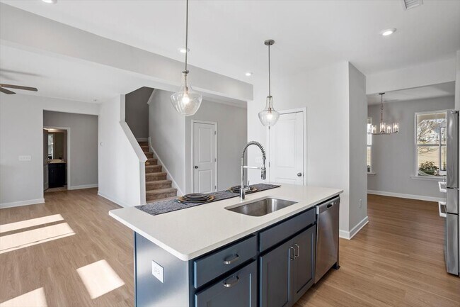 Foto del edificio - 128 Highland Grv Wy