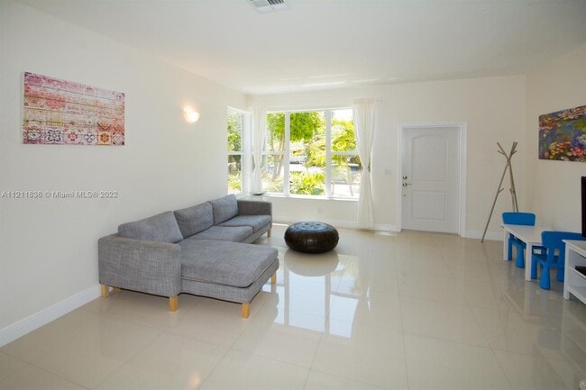 Building Photo - 3048  Center Ave   Fort Lauderdale Fl 33308