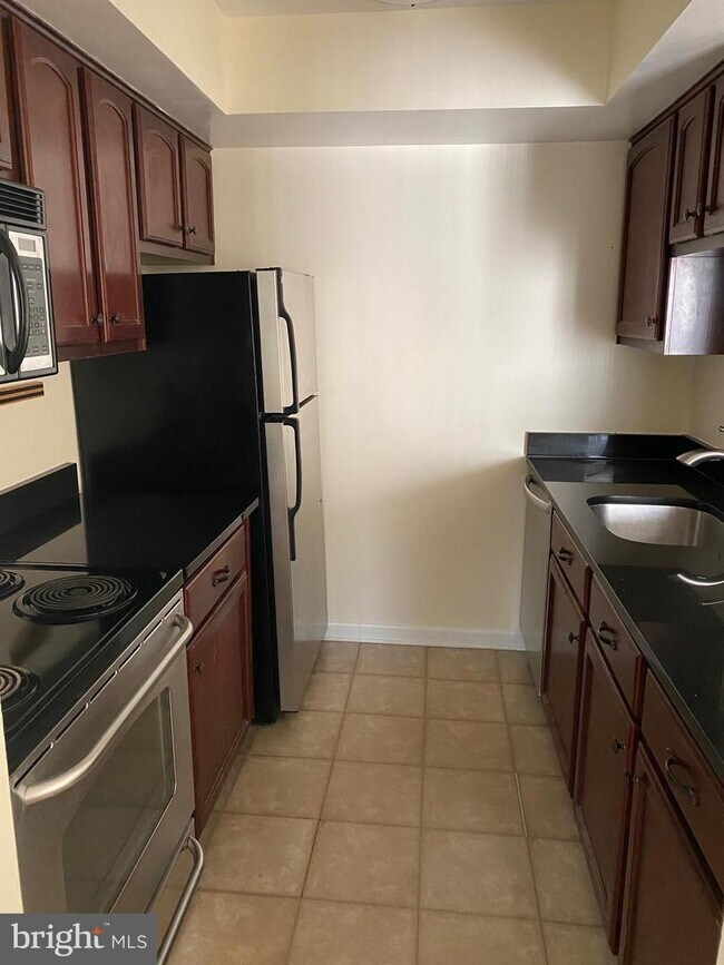 14807 Rydell Rd Unit 103, Centreville, VA 20121 Condo for Rent in