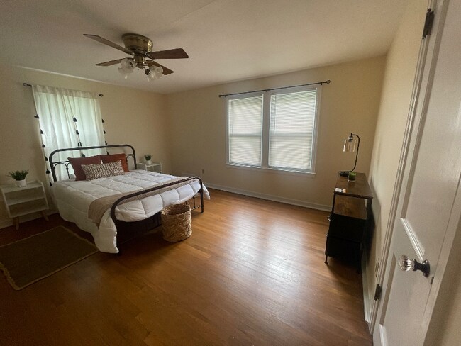 Building Photo - 449 Buckingham Ave