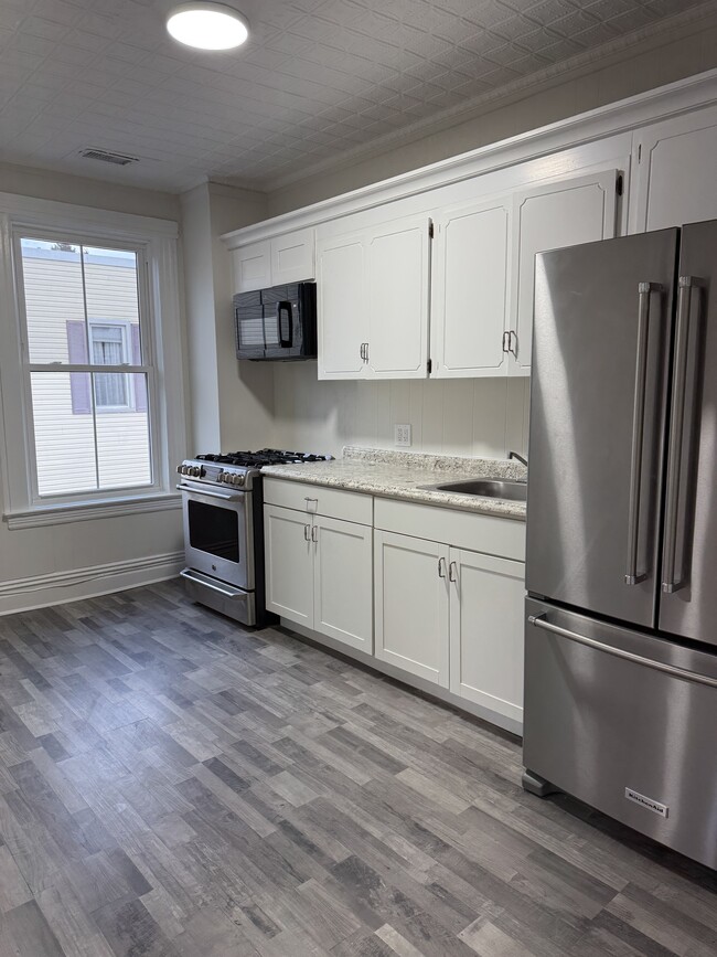 Building Photo - 87 6th St