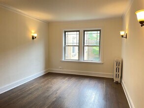 Building Photo - 1725 W Thorndale Ave