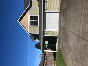 Building Photo - 260 40th Ct