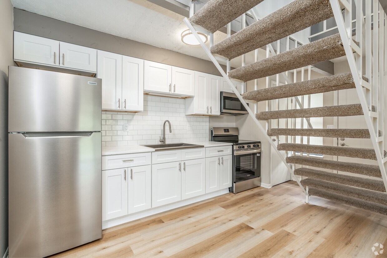 Foto principal - Creekbend & Chase Townhomes
