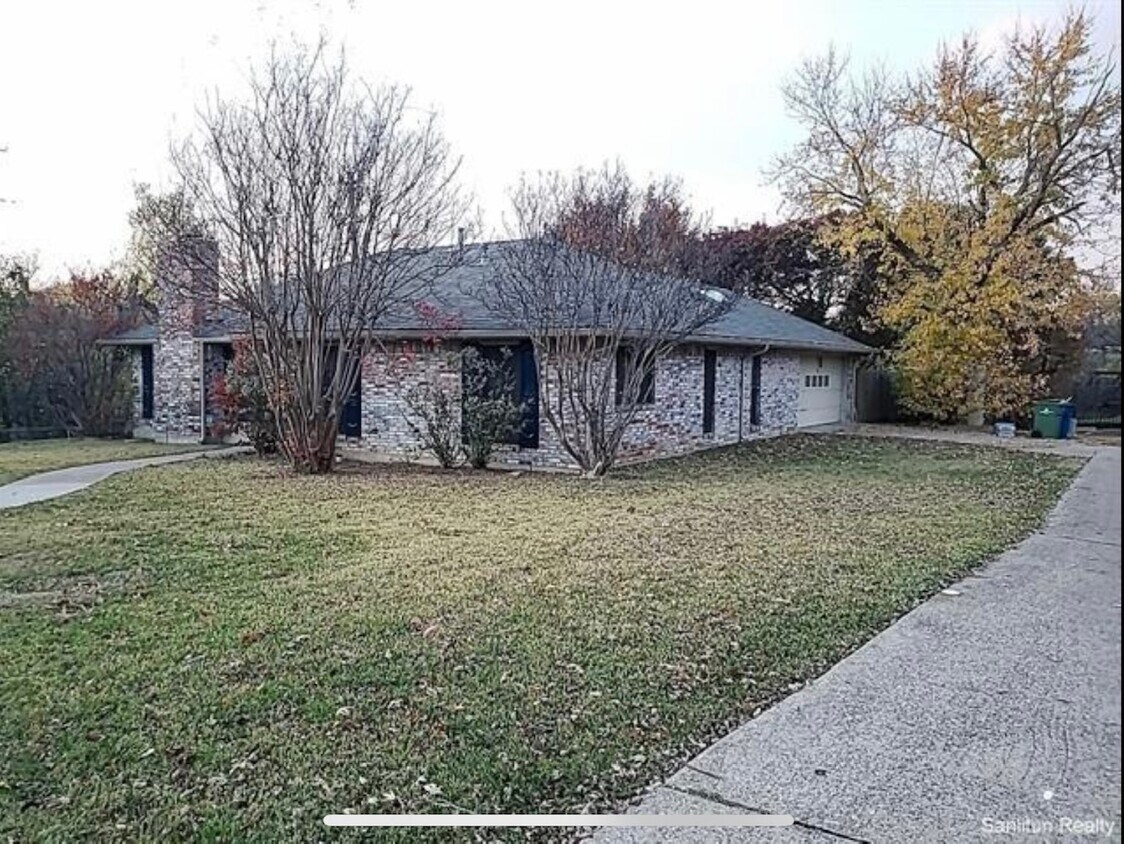 Photo - 1220 N Slope (Carrollton, TX)
