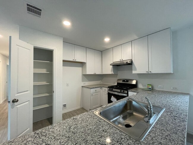 Building Photo - Single family home for rent