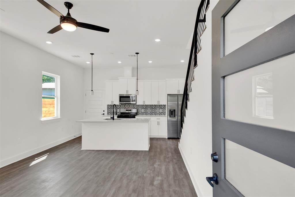 Foto principal - 7601 Carver Ave
