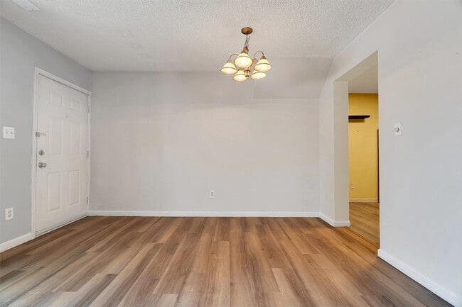 Building Photo - 1512 Oriole Ln
