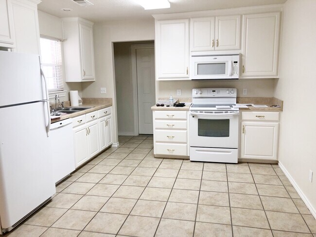 Cocina y lavadero - 505 9th Ave B