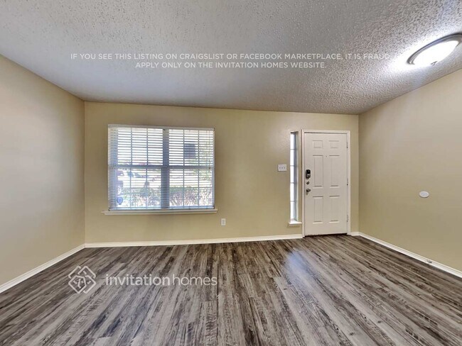 Foto del edificio - 3312 Silver Creek Dr