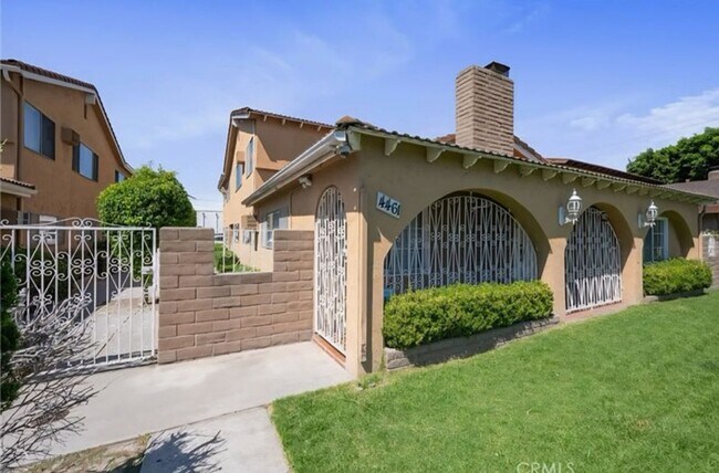 Foto del edificio - 4461 Green Ave