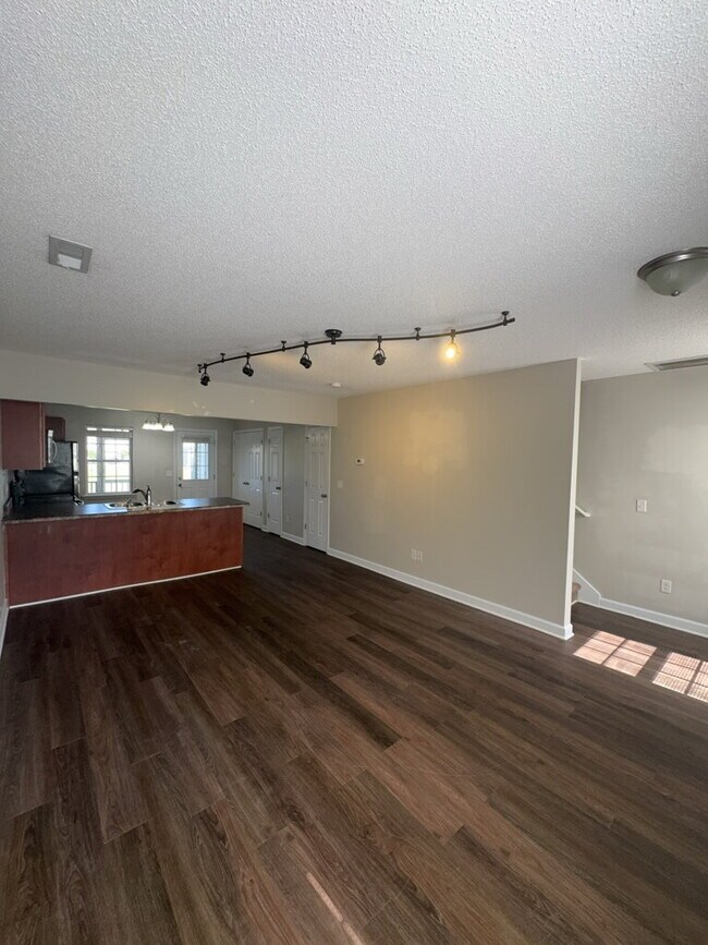 Foto del edificio - Nice 2 Bedroom, 2.5 Bath Townhouse in Hubert - 309 Burley Dr. #2