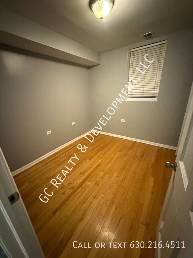 Foto del edificio - 3266 W Wrightwood Ave