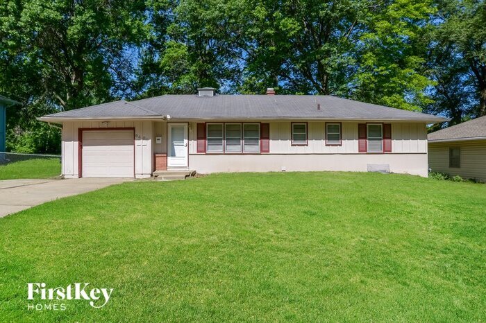 Primary Photo - 8404 Ditman Ave