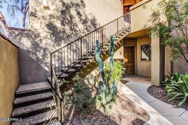 Building Photo - 7027 N Scottsdale Rd