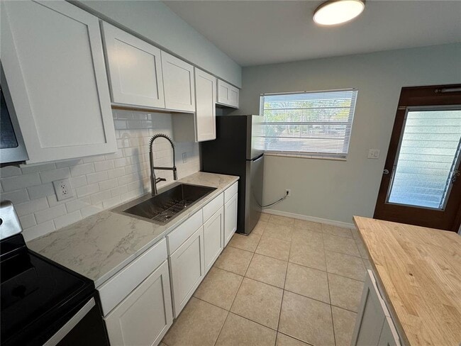 Foto del edificio - 215 Park Blvd S