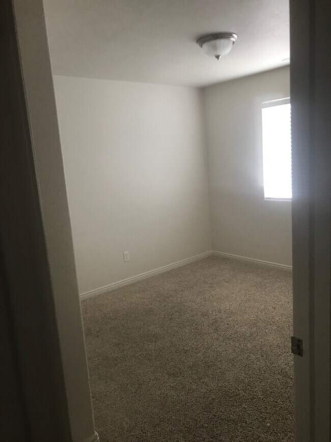 Foto del edificio - 1244 N 575 W