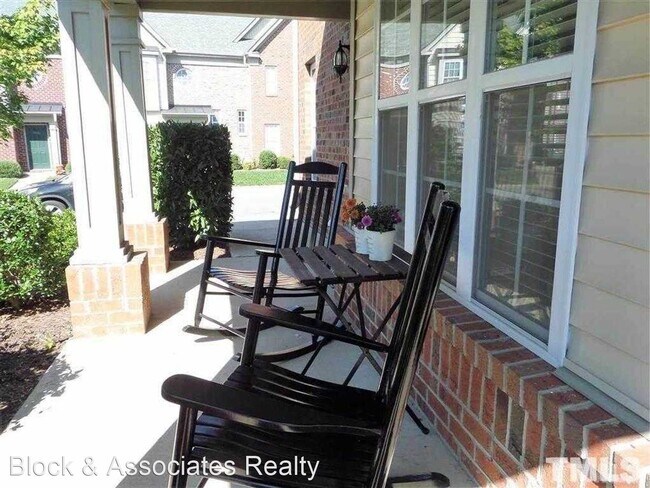 Foto del edificio - 2 br, 2.5 bath House - 9813 Layla Avenue