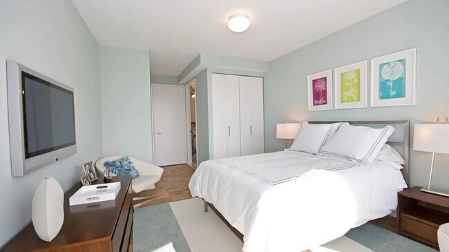 Foto del edificio - 505 W 37th St