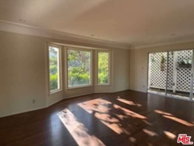 Building Photo - 8967 St Ives Dr