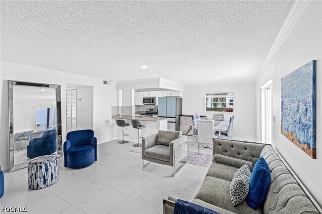 Foto del edificio - 3225 E Riverside Dr