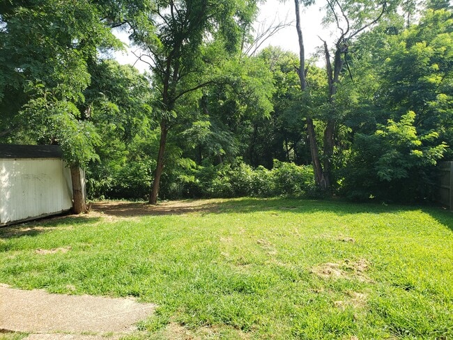 Building Photo - 2304 Winding Path Dr