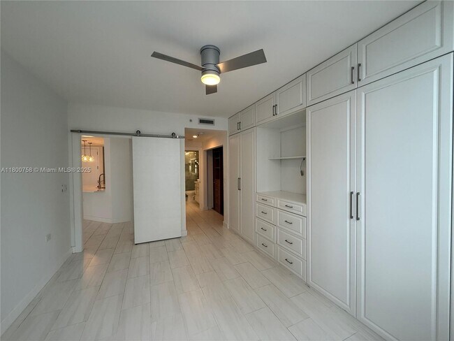 Foto del edificio - 801 Brickell Key Blvd