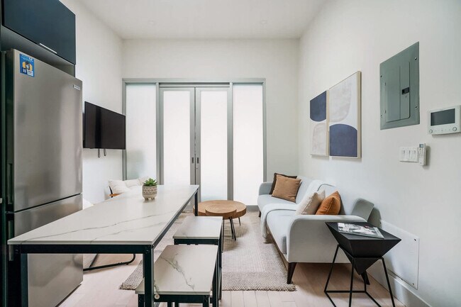 Foto del edificio - 317 E 78th St