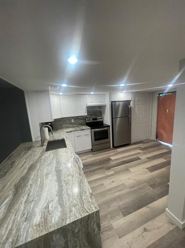 Building Photo - 460 NW 20th St